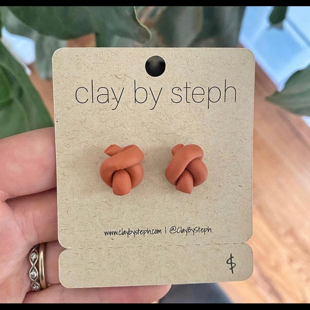 Clay knot stud